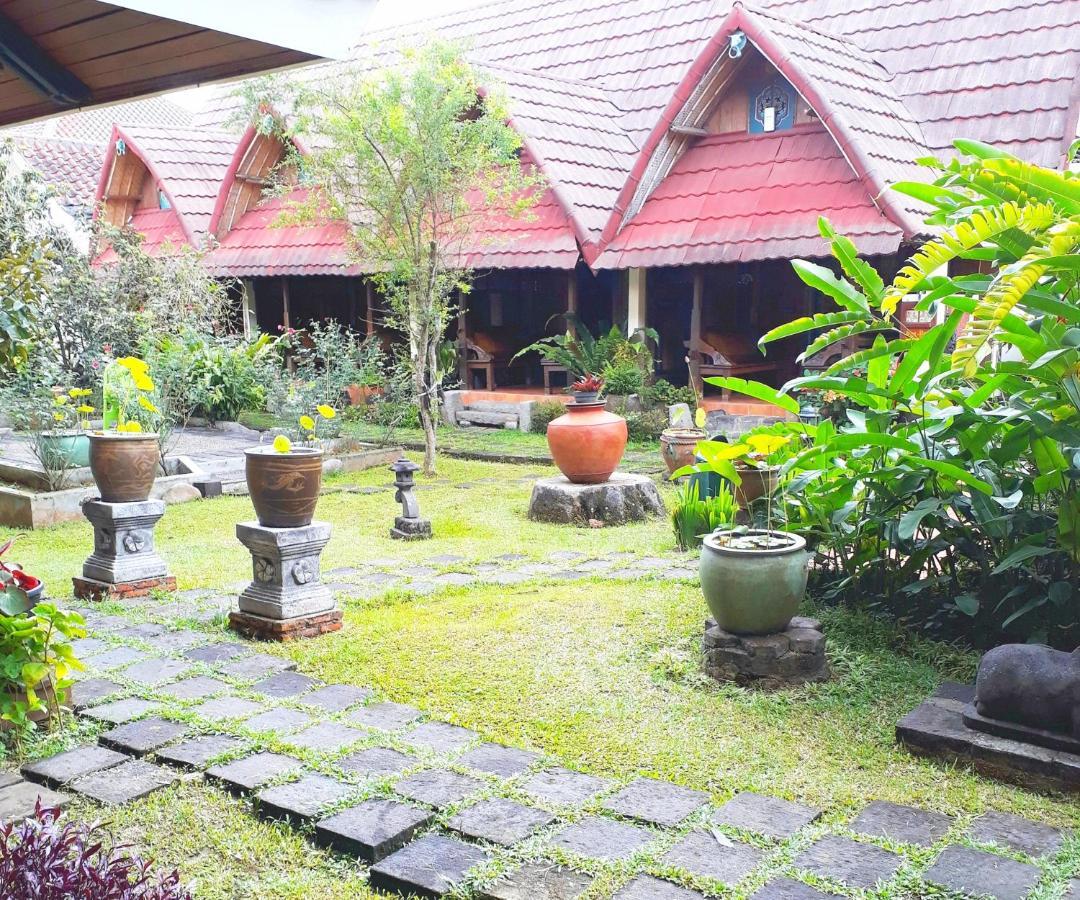 Taman Teratai Hotel Puncak Exterior photo